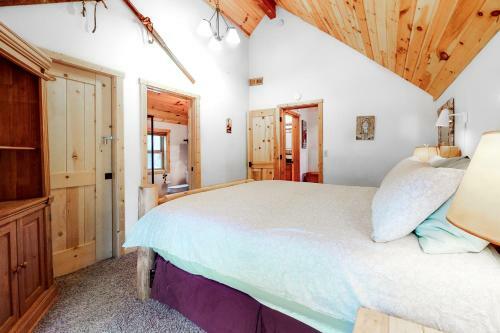 Pine Tree Lodge