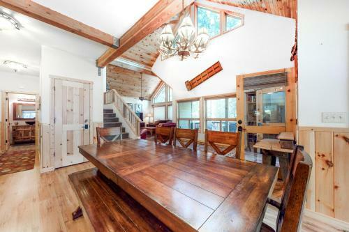 Pine Tree Lodge