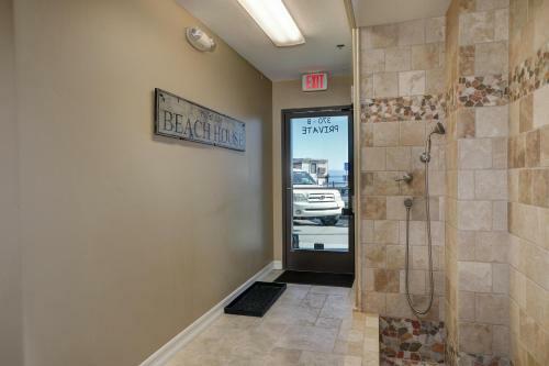 Beach Front In Avila - 370frnt