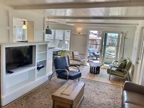 Boho Beach Shack - 2 Bdrm