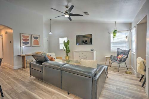 Stylish Bakersfield Getaway With Pool Table!
