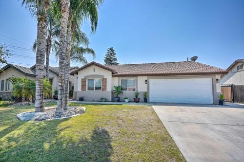 Stylish Bakersfield Getaway With Pool Table!