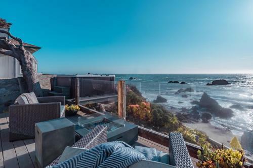 Seamist Beach Cottage, Private Beach & Ocean Views