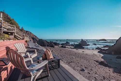 Seamist Beach Cottage, Private Beach & Ocean Views