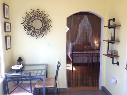 Apartamento Boho-chic Retreat - Retro And Relaxing With Full Kitchen