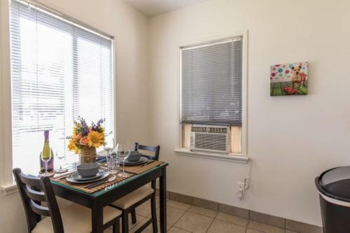 Apartamento Cozy Cottage - Full Kitchen & At-home Comfort