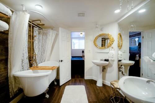 Old Hollywood Lodge-pets, Hottub-sauna, Speakeasy!
