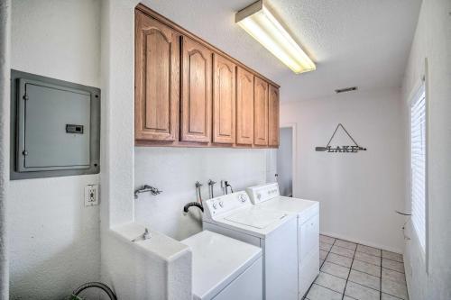 All-season Big Bear Home With Stone Fireplace!
