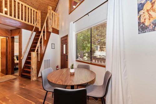 Doormat Vacation Rentals - Sherwood Chalet