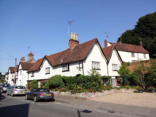 Hostal Chimneys