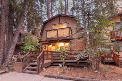 Doormat Vacation Rentals - Summit Happy Cabin-less Than 5 Mins From Bear Mnt!