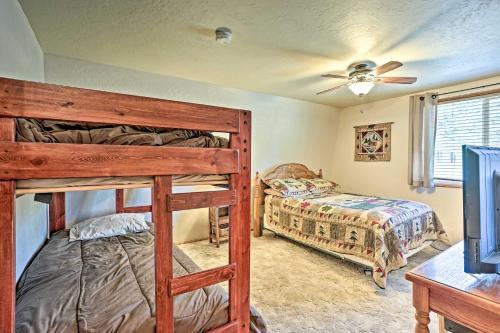 Homely Pet-friendly Abode, 3 Mi To Skiing!