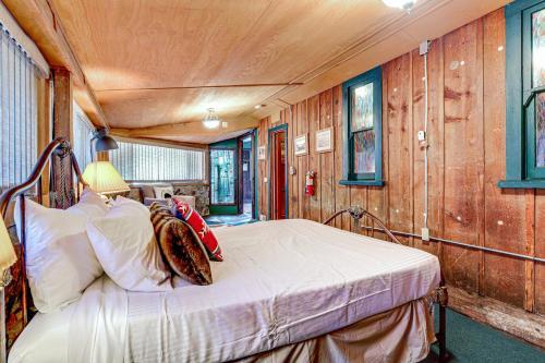 Hobbit House In Big Bear
