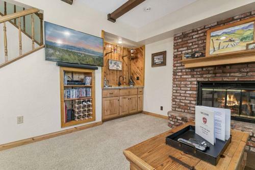 Whiskey Pines Chalet