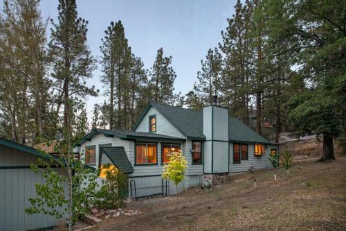 Cougar Rd - Cougar Lodge