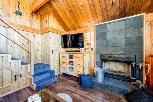 Black Raven Cabin