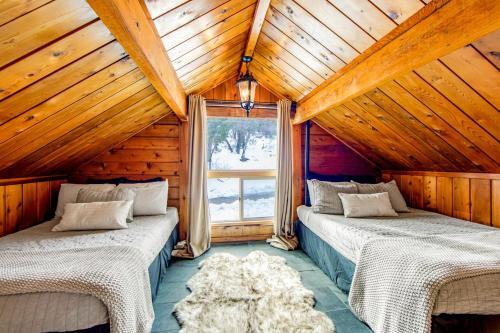 Black Raven Cabin
