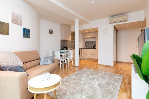 Central Cozy Apartment With Parking