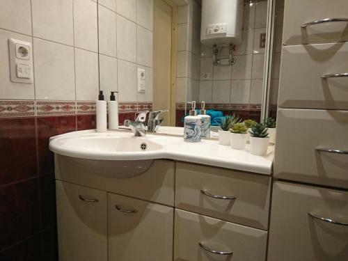 City Center Raua Apartment With Balcony