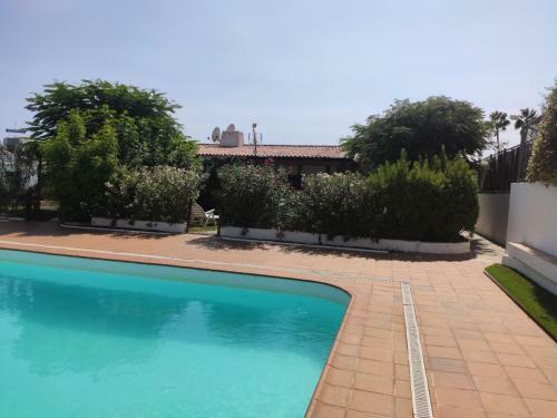 2 Bedroom Bungalow Next Yumbo Center. Free Parking