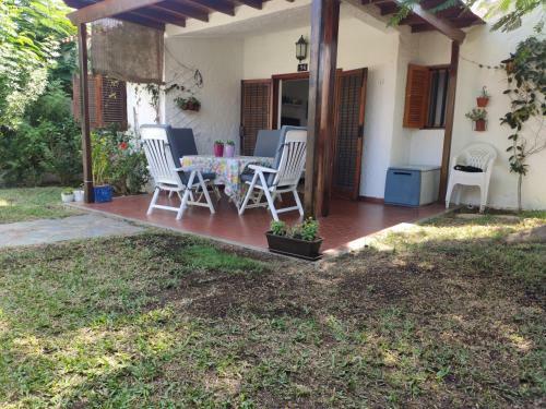 2 Bedroom Bungalow Next Yumbo Center. Free Parking