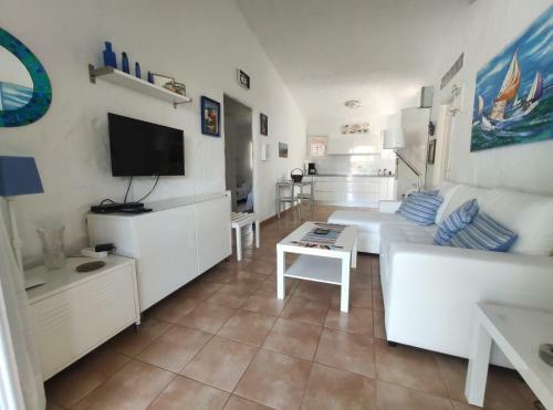 2 Bedroom Bungalow Next Yumbo Center. Free Parking