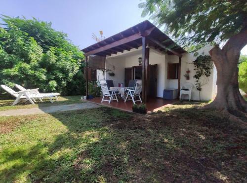 2 Bedroom Bungalow Next Yumbo Center. Free Parking