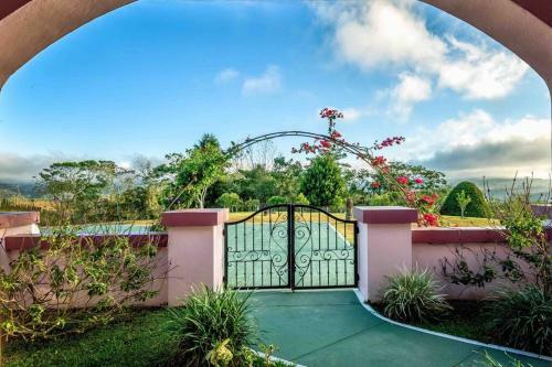 Dream Villa, Ocean View & Pool!