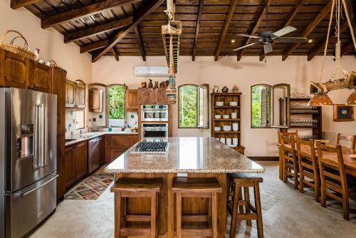 Luxury Spacious Beach Town Villa In Las Catalinas!