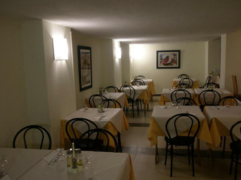 Hotel Mayna