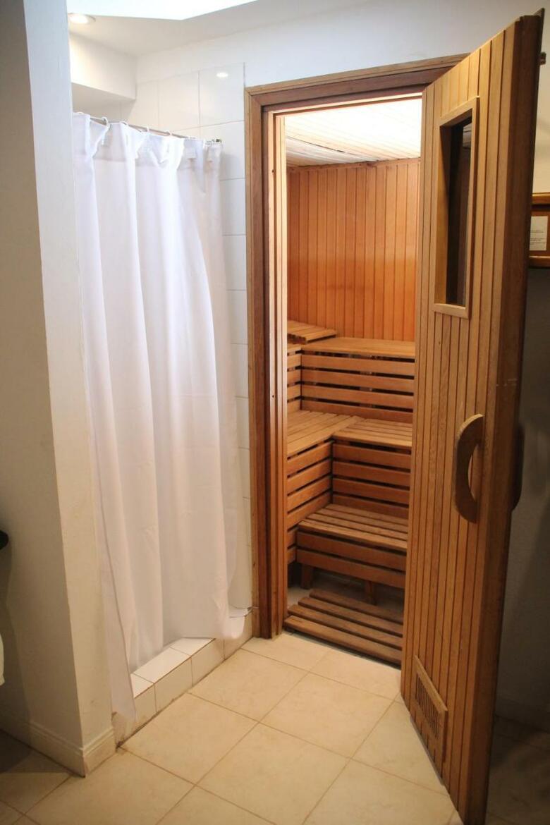 Gardi Hotel & Suites