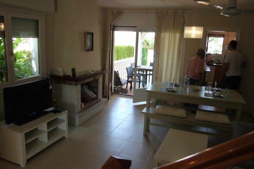 Chalet Peywand Con Piscina Comunitaria