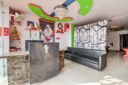 Hotel Vaccinated Staff - Oyo 14993 Rp Palace