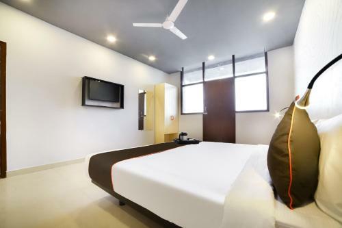 Hotel Collection O 39643 Chandan Hola Rd