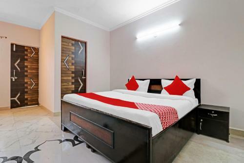 Oyo 86530 Hotel Empire Inn