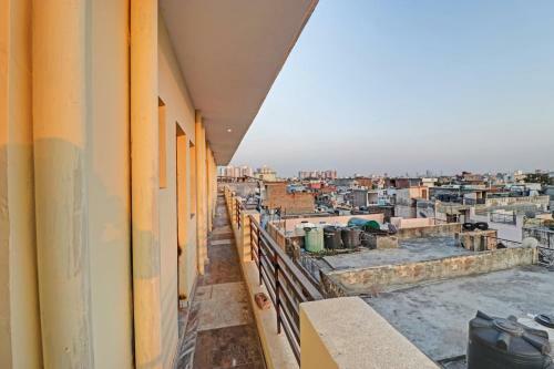 Oyo 86530 Hotel Empire Inn