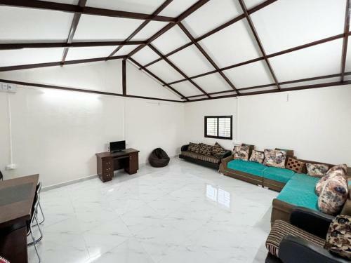 Esha Farm,s