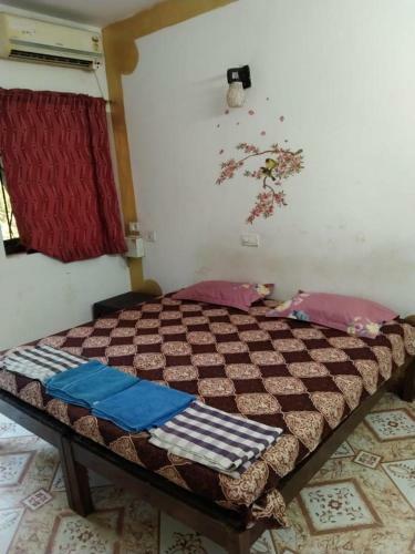 Hostal T.g.i Friday Guest House