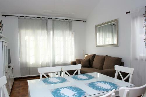 Villa Corona Roses