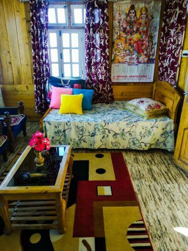 Solitude In Himalayas, Cottage