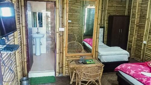 Hotel Dhanaulti Jungle Resort