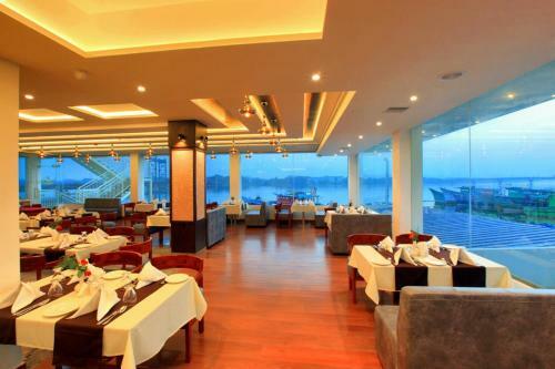 Hotel Raas Residency
