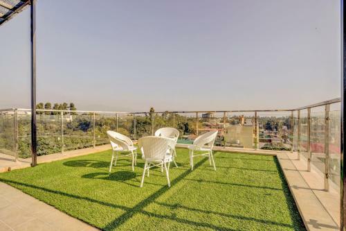 Hostal Oyo Home 78084 Lavish Penthouse