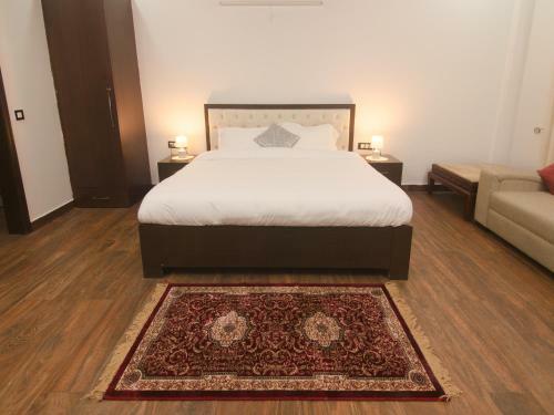 Spacious, Aesthetically Designed 3-br Apartment - 3 Mins Walk From City Center