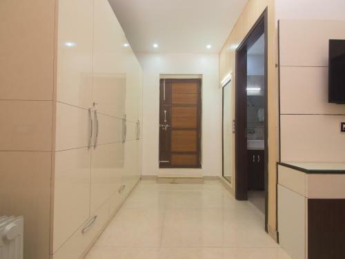 Spacious, Aesthetically Designed 3-br Apartment - 3 Mins Walk From City Center
