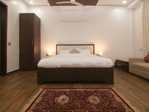 Spacious, Aesthetically Designed 3-br Apartment - 3 Mins Walk From City Center