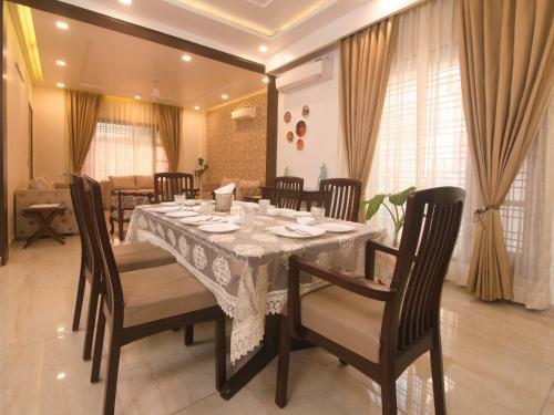Spacious, Aesthetically Designed 3-br Apartment - 3 Mins Walk From City Center