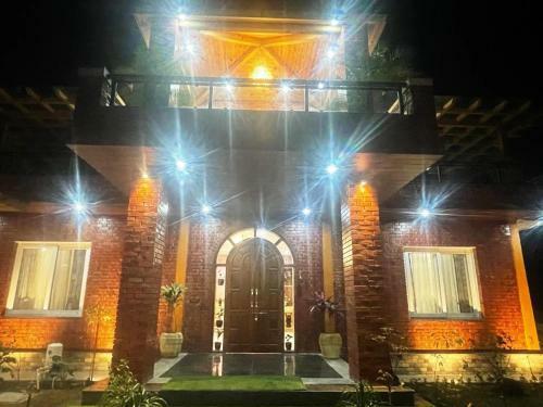 Lodge Yt Mansion
