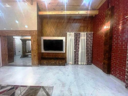 Lodge Yt Mansion