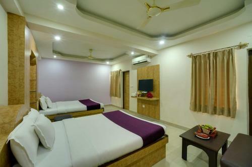 Hotel Four Square Holidayz